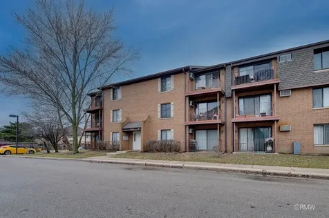 710 North Briar Hill Lane Addison IL 60101
