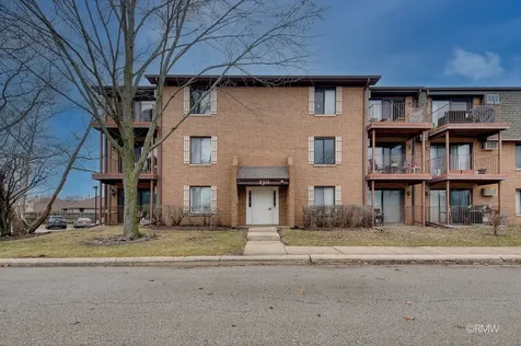 710 North Briar Hill Lane Addison IL 60101