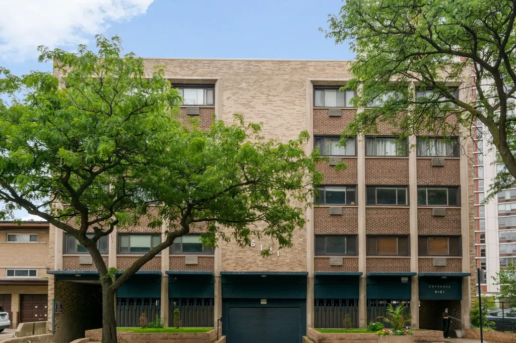 6121 North Sheridan Road Chicago IL 60660