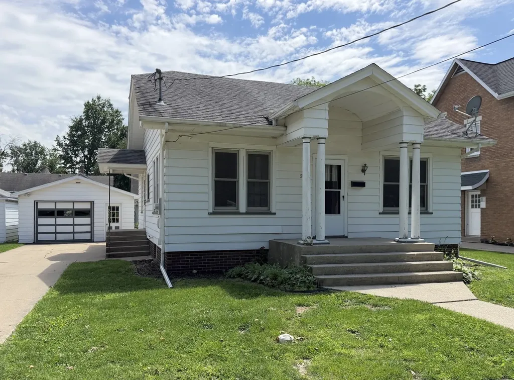 2822 6TH Street Peru IL 61354