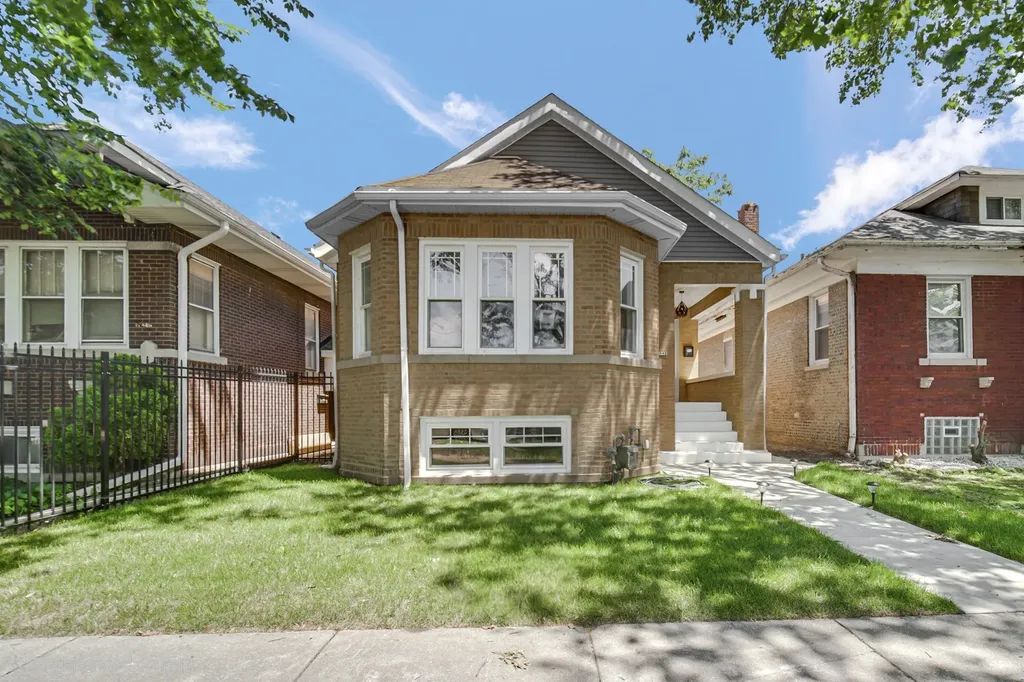 6341 North Campbell Avenue Chicago IL 60659
