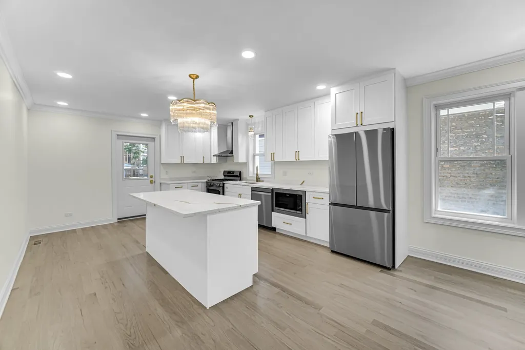 6341 North Campbell Avenue Chicago IL 60659