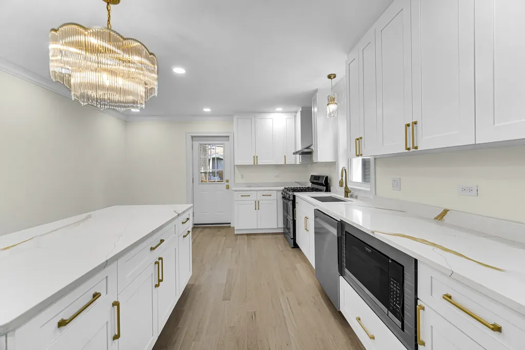 6341 North Campbell Avenue Chicago IL 60659