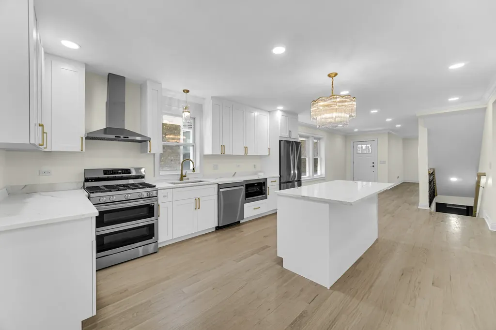 6341 North Campbell Avenue Chicago IL 60659