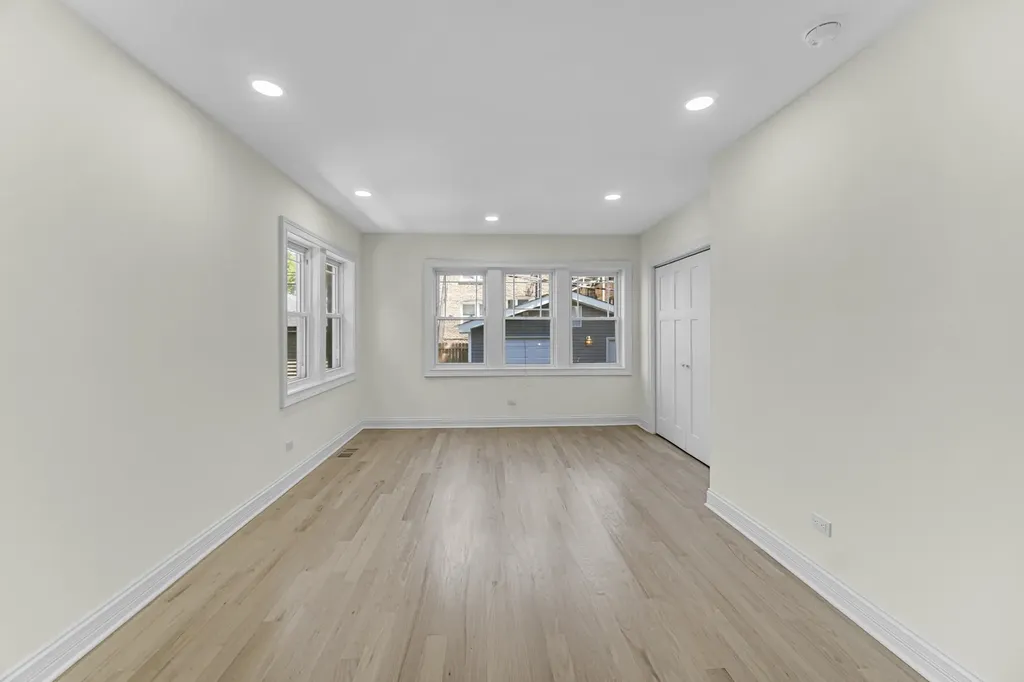 6341 North Campbell Avenue Chicago IL 60659