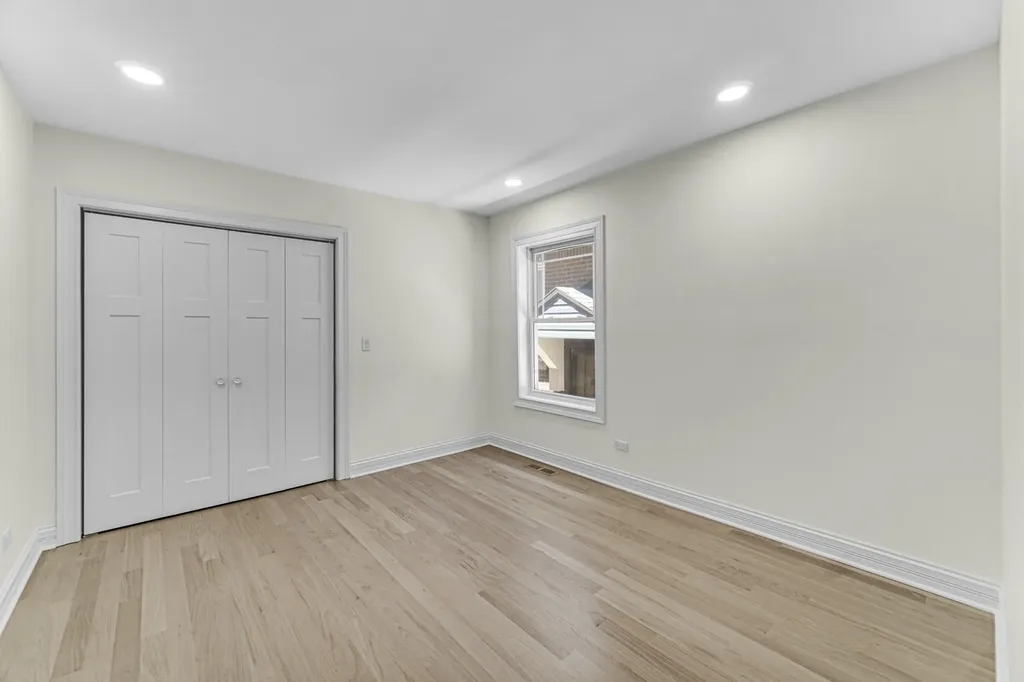 6341 North Campbell Avenue Chicago IL 60659