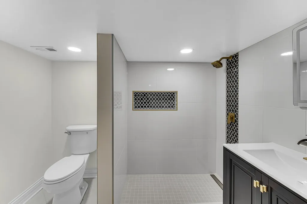 6341 North Campbell Avenue Chicago IL 60659