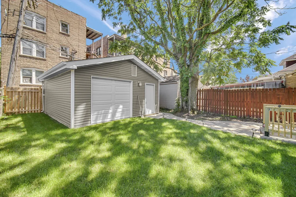6341 North Campbell Avenue Chicago IL 60659
