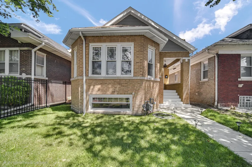 6341 North Campbell Avenue Chicago IL 60659