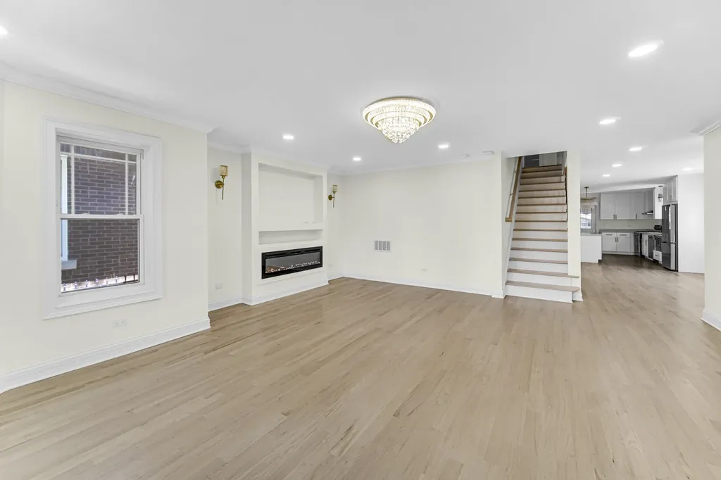 6341 North Campbell Avenue Chicago IL 60659
