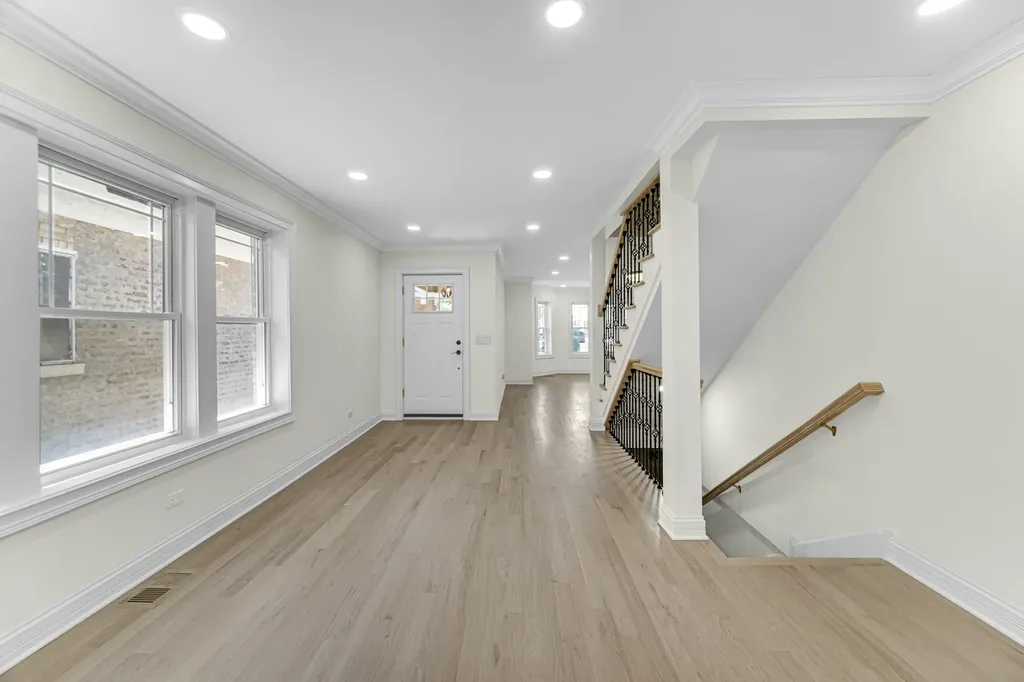 6341 North Campbell Avenue Chicago IL 60659