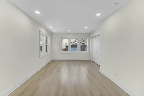 6341 North Campbell Avenue Chicago IL 60659