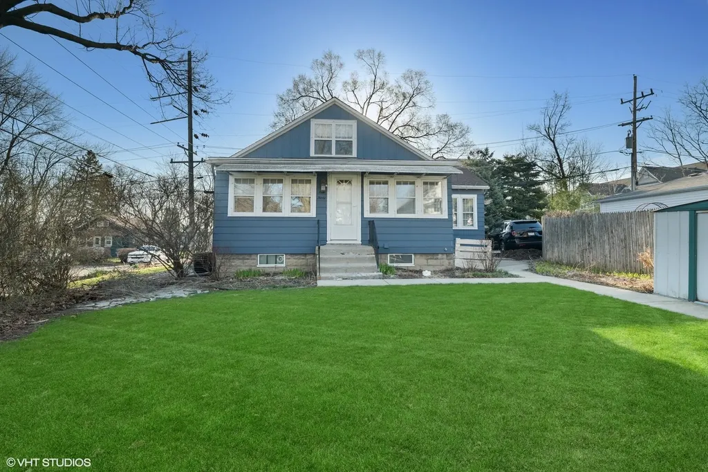 130 4TH Street Libertyville IL 60048