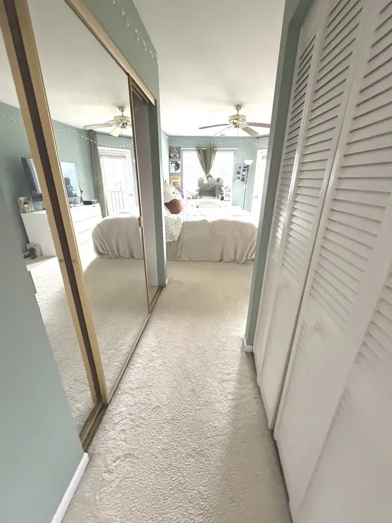 385 Sandhurst Circle Glen Ellyn IL 60137
