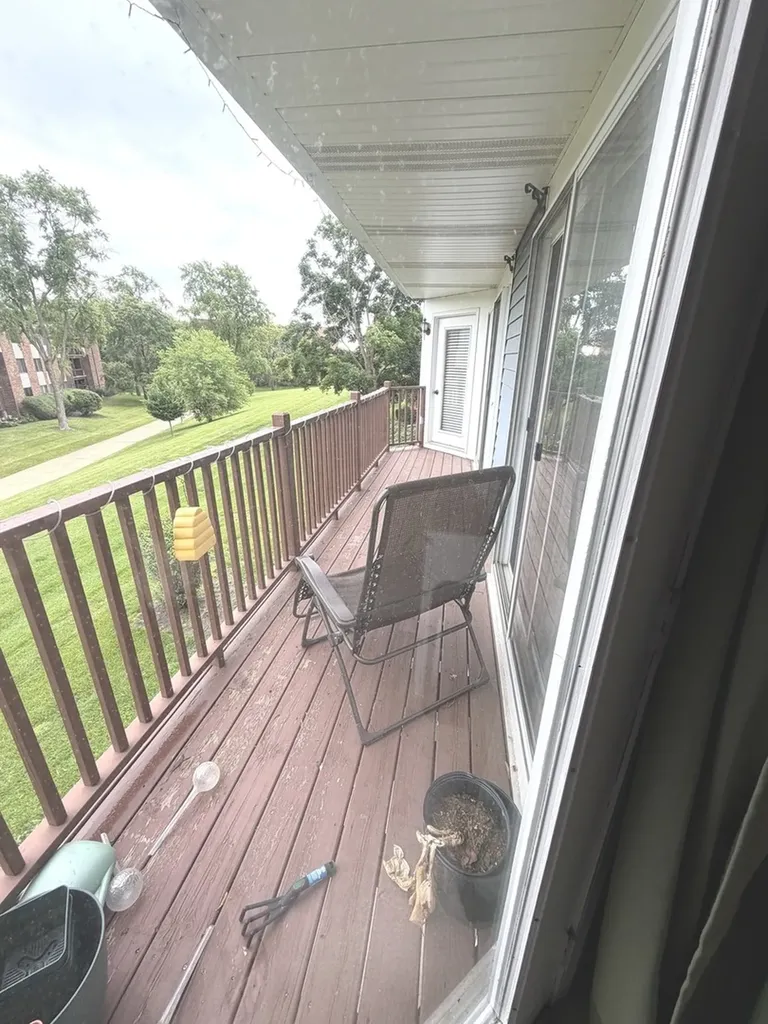 385 Sandhurst Circle Glen Ellyn IL 60137