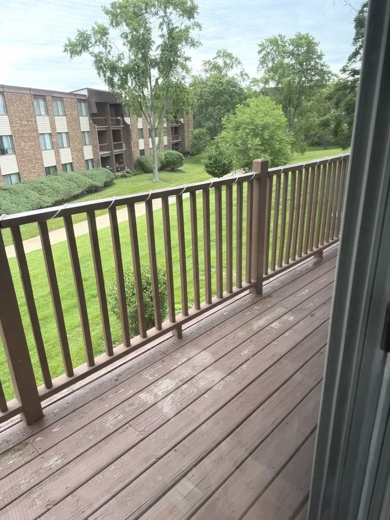 385 Sandhurst Circle Glen Ellyn IL 60137