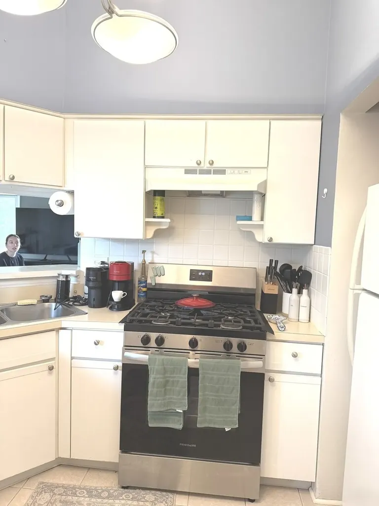 385 Sandhurst Circle Glen Ellyn IL 60137