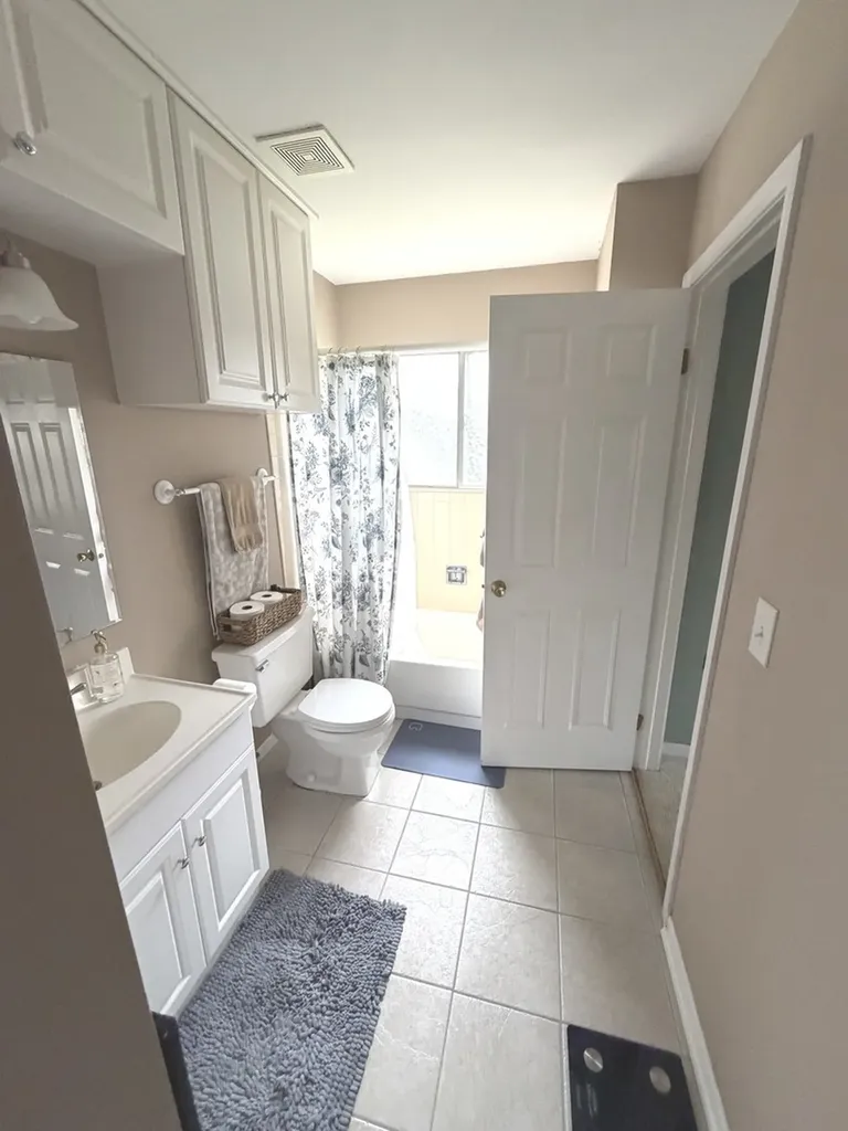 385 Sandhurst Circle Glen Ellyn IL 60137