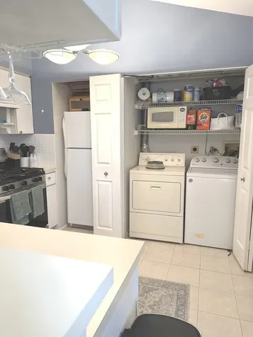 385 Sandhurst Circle Glen Ellyn IL 60137