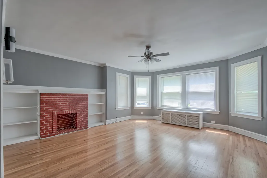 8221 Knox Avenue Skokie IL 60076
