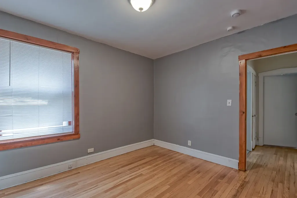 8221 Knox Avenue Skokie IL 60076