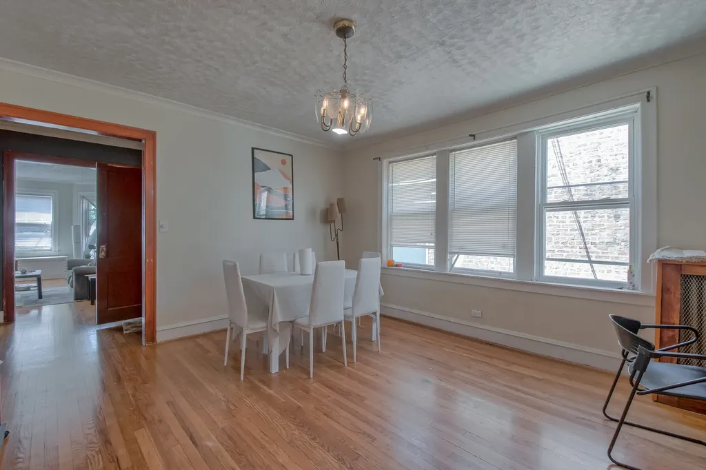 8221 Knox Avenue Skokie IL 60076