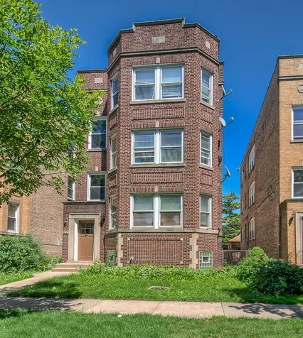 8221 Knox Avenue Skokie IL 60076