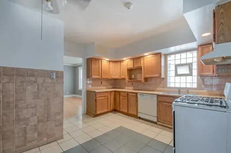 8221 Knox Avenue Skokie IL 60076
