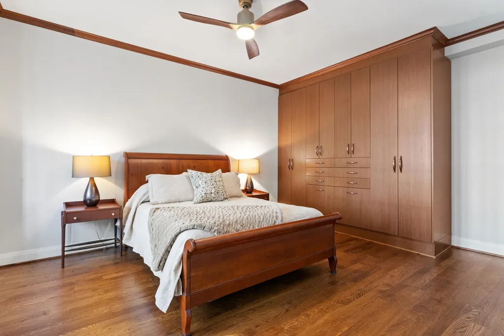 70 East Scott Street Chicago IL 60610