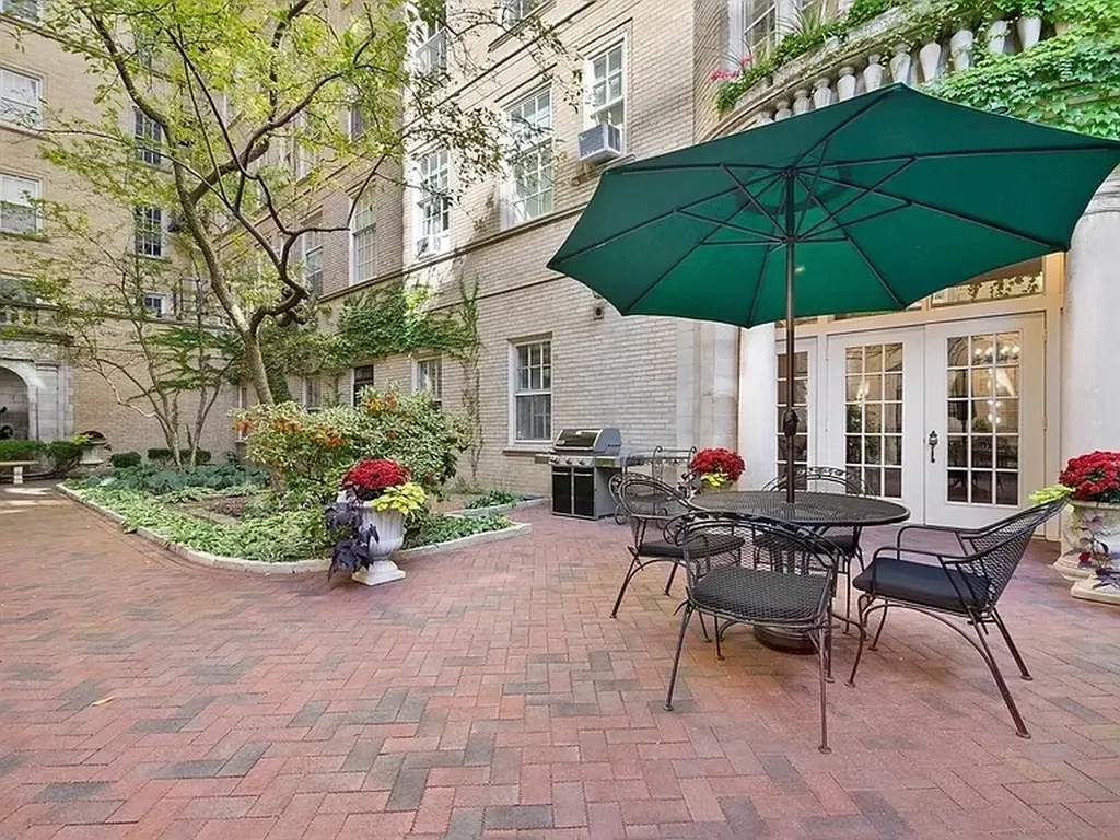70 East Scott Street Chicago IL 60610
