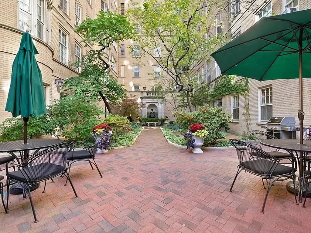 70 East Scott Street Chicago IL 60610