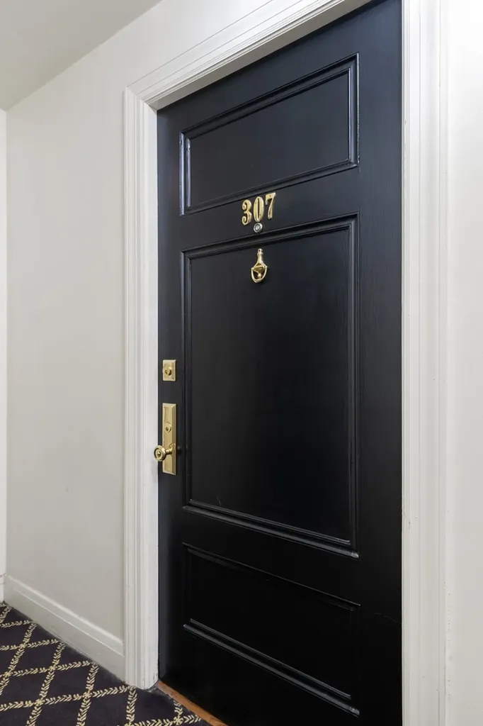 70 East Scott Street Chicago IL 60610