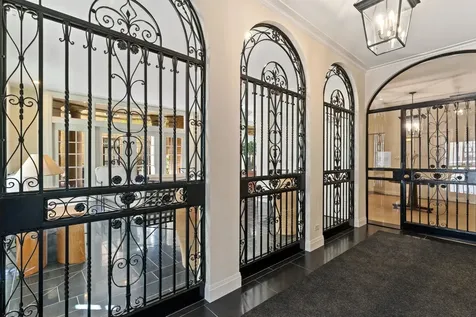 70 East Scott Street Chicago IL 60610