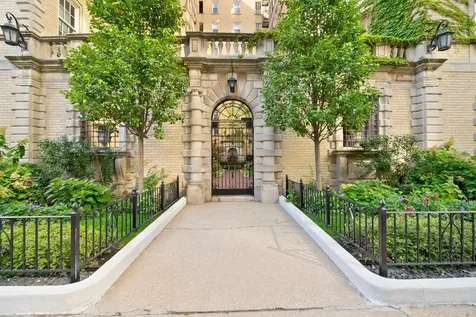 70 East Scott Street Chicago IL 60610