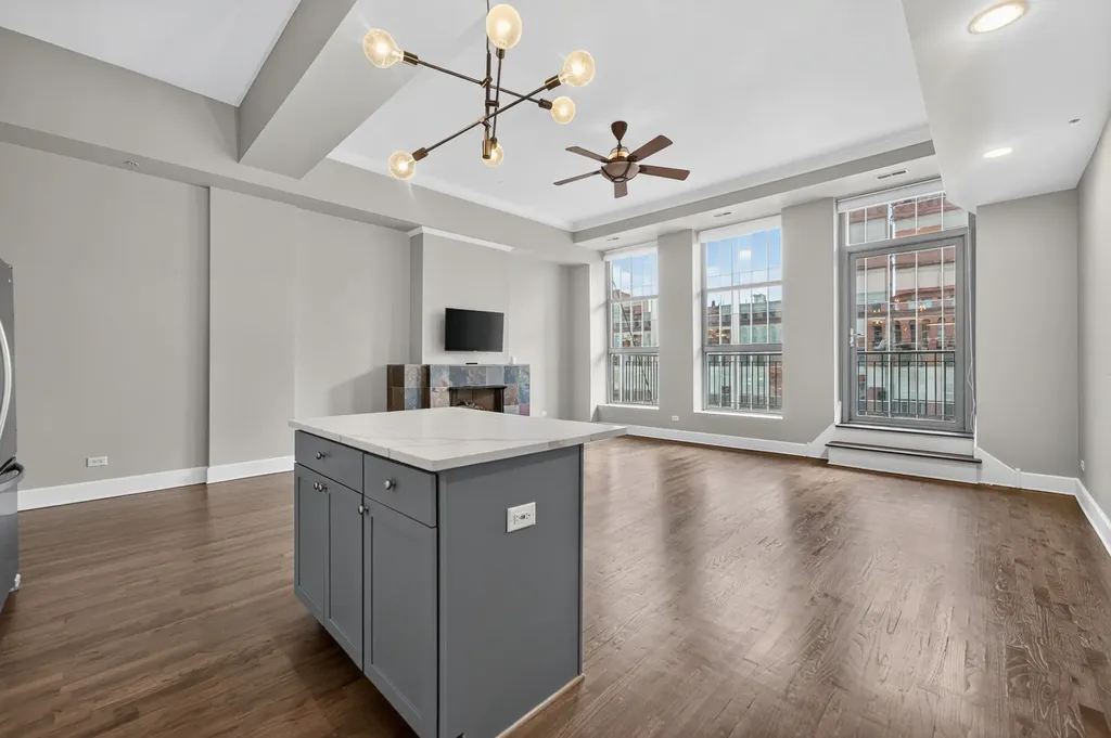 165 North Canal Street Chicago IL 60606