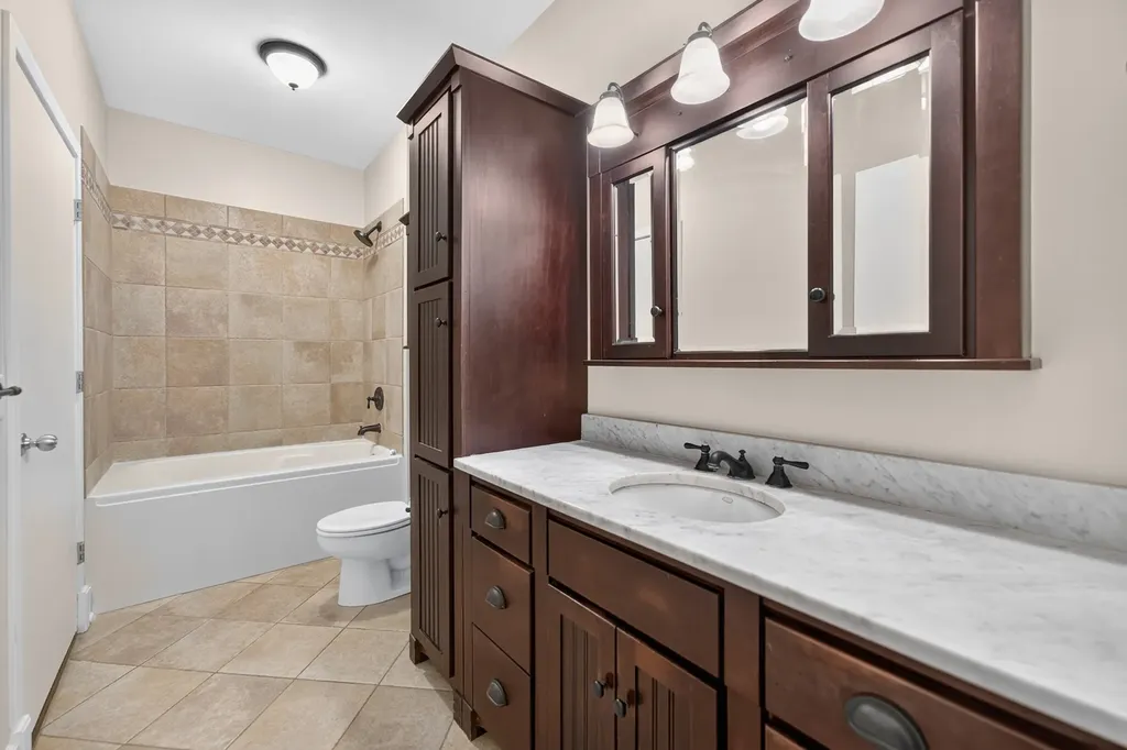 165 North Canal Street Chicago IL 60606