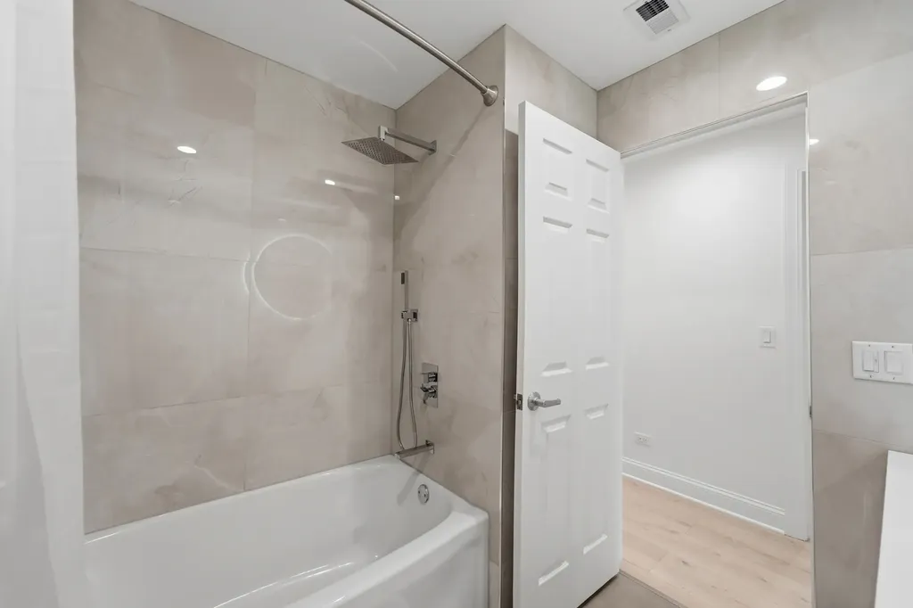 1251 Williamsburg Drive Schaumburg IL 60193
