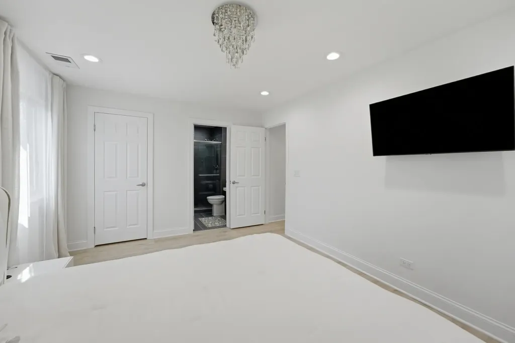 1251 Williamsburg Drive Schaumburg IL 60193