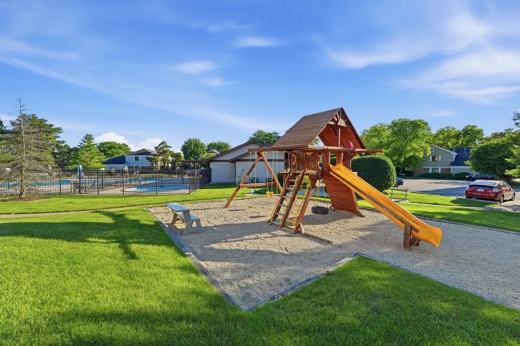 1251 Williamsburg Drive Schaumburg IL 60193