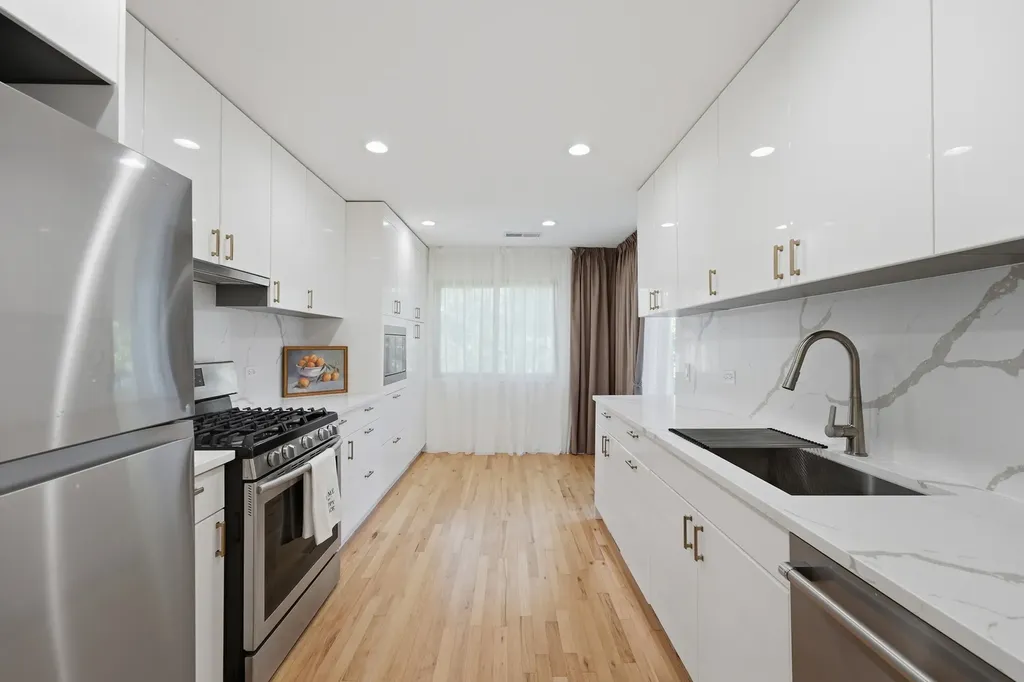 1251 Williamsburg Drive Schaumburg IL 60193