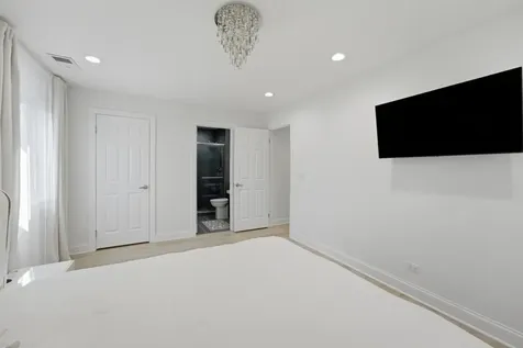 1251 Williamsburg Drive Schaumburg IL 60193