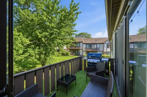 1251 Williamsburg Drive Schaumburg IL 60193