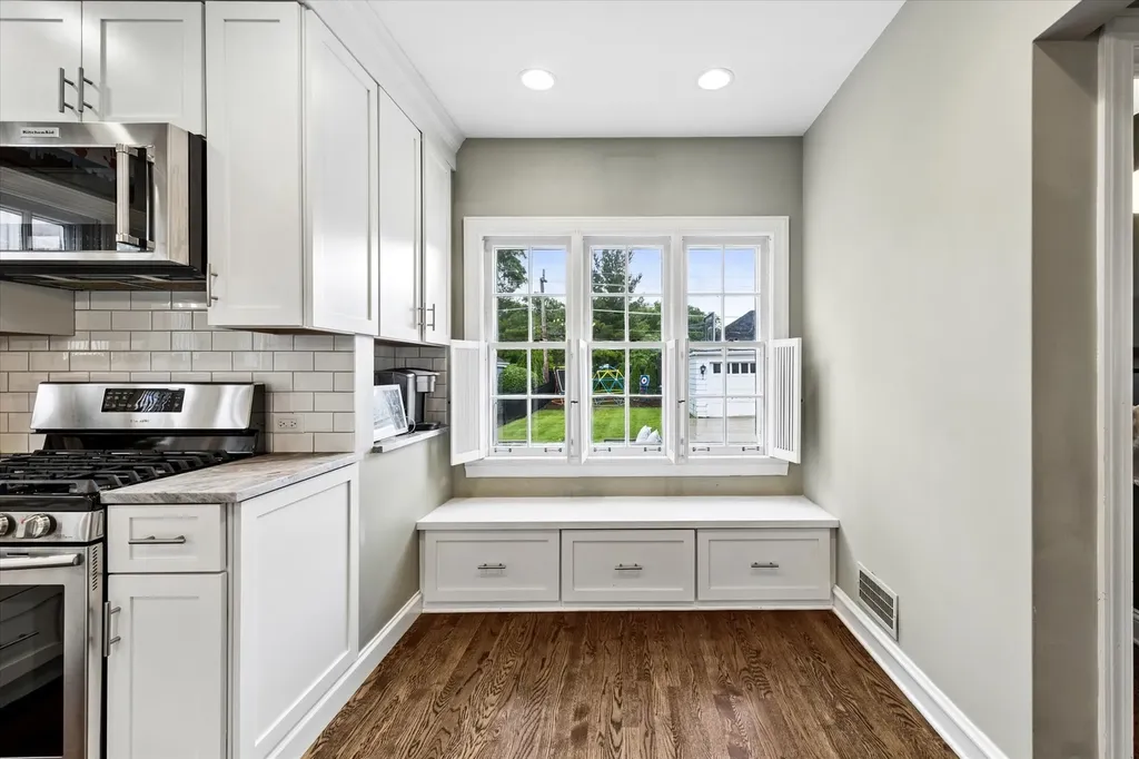 209 South Grace Avenue Elmhurst IL 60126
