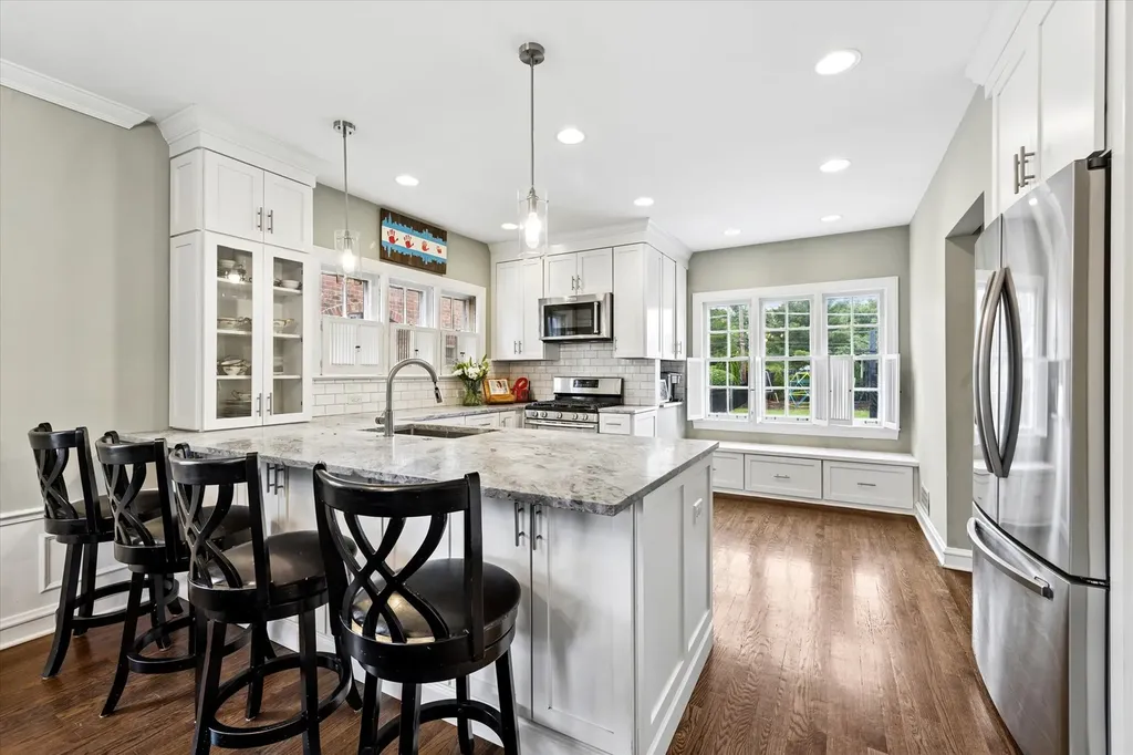 209 South Grace Avenue Elmhurst IL 60126