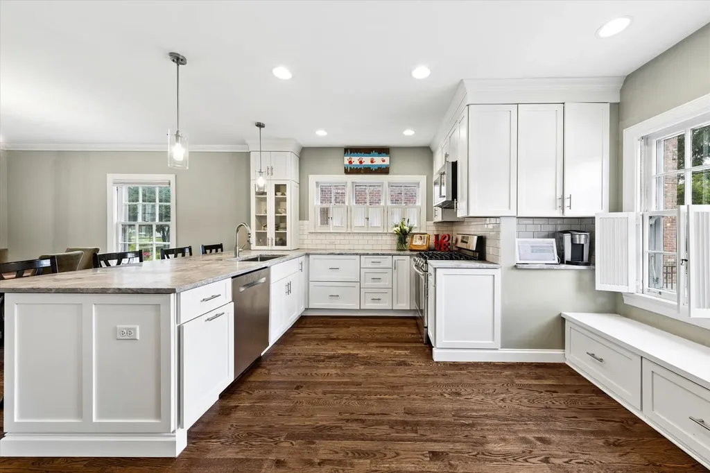 209 South Grace Avenue Elmhurst IL 60126