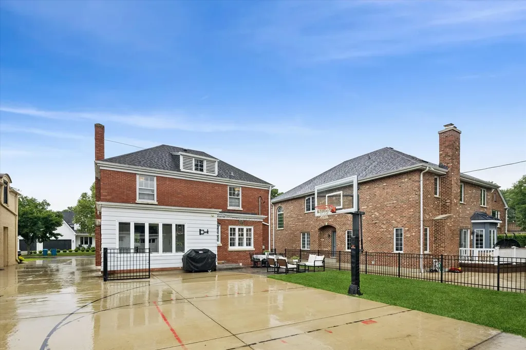 209 South Grace Avenue Elmhurst IL 60126