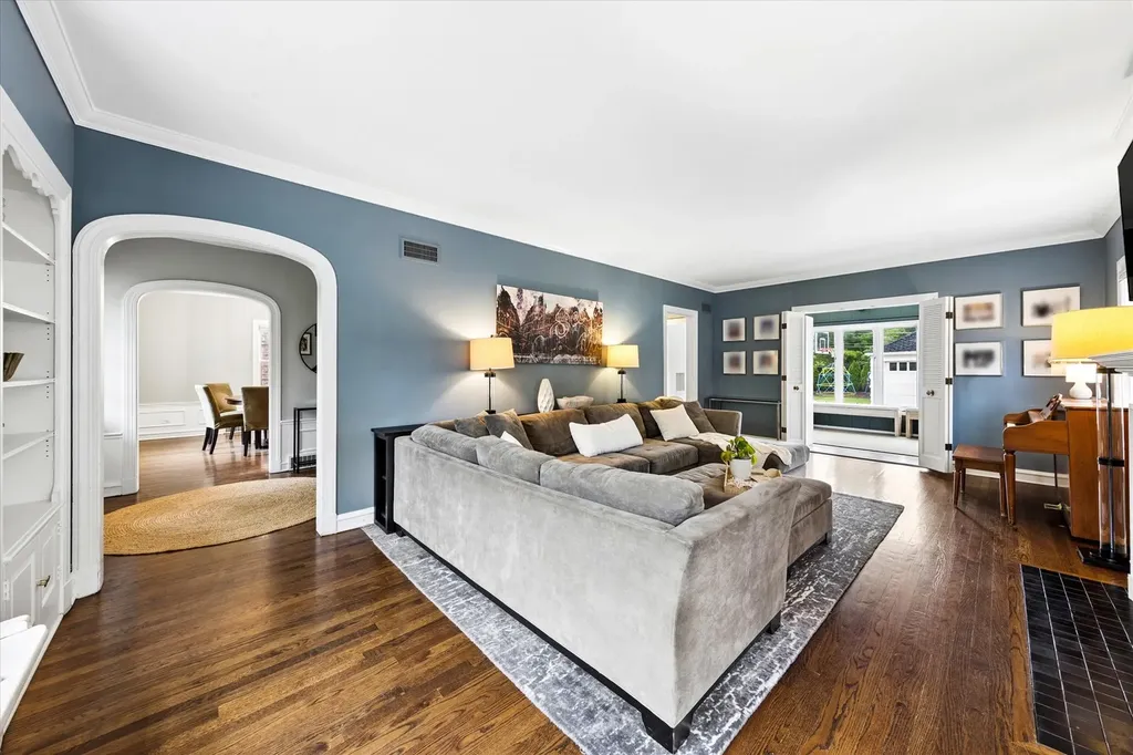 209 South Grace Avenue Elmhurst IL 60126