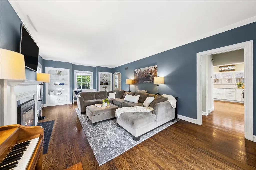 209 South Grace Avenue Elmhurst IL 60126