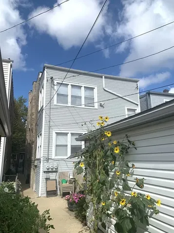 3013 North Hamlin Avenue Chicago IL 60618