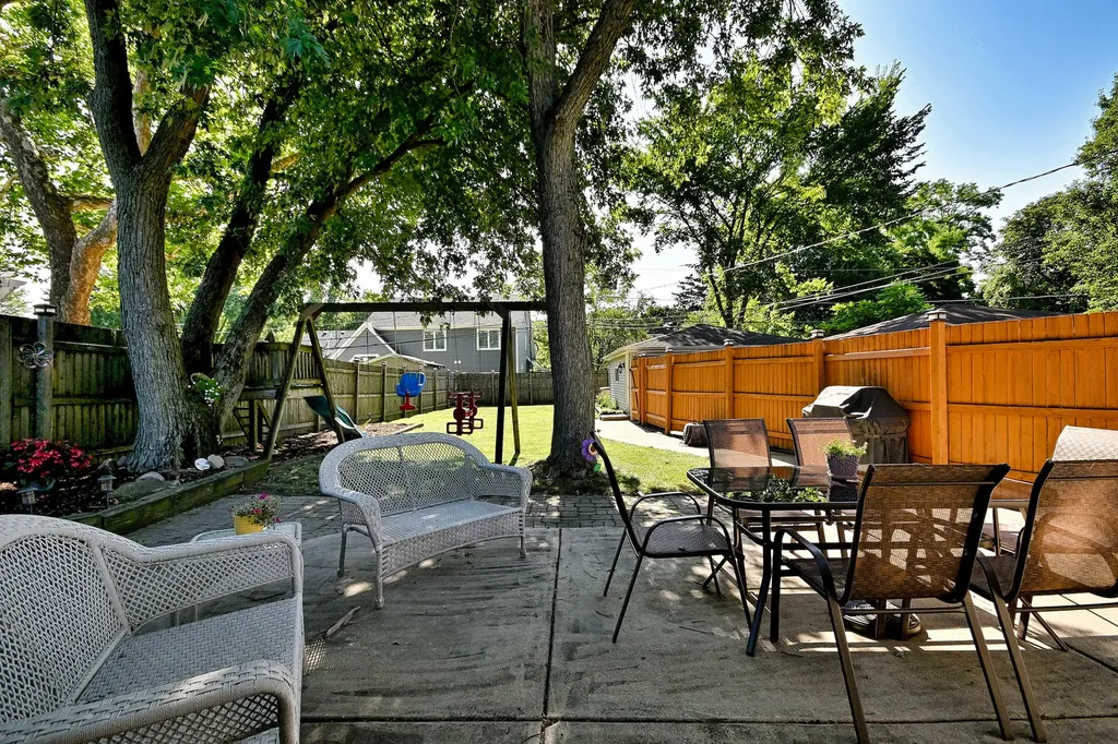 5728 Plymouth Avenue Downers Grove IL 60516